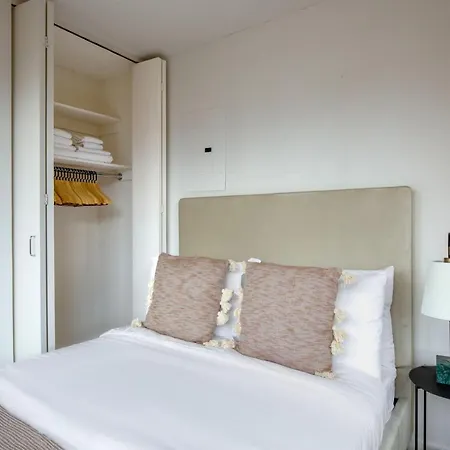 Ues 2br W Elevator Doorman Nr Transportation Nyc-1297 Apartment