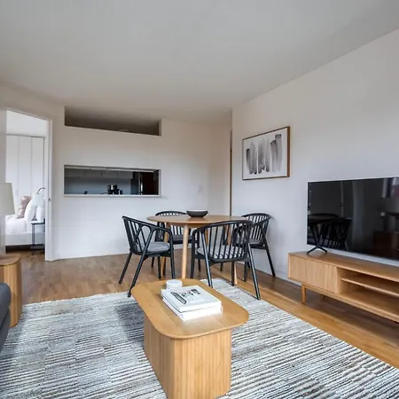Apartment Ues 2br W Elevator Doorman Nr Transportation Nyc-1297