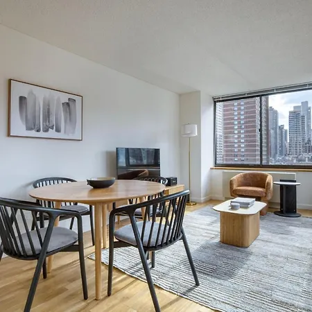 Apartment Ues 2br W Elevator Doorman Nr Transportation Nyc-1297 New York
