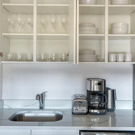 Apartment Ues 2br W Elevator Doorman Nr Transportation Nyc-1297