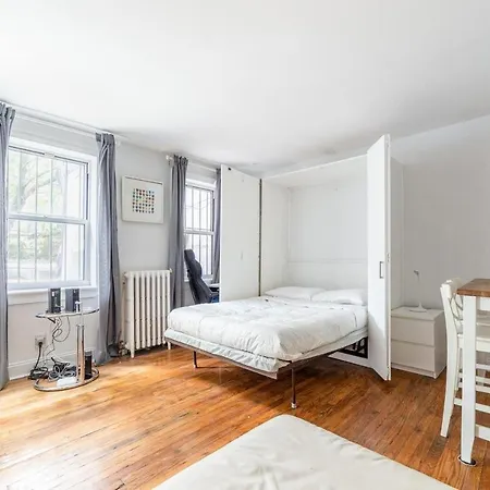 1410: Greene Apartment *