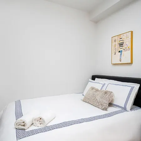 Excellent 3 Bed 1 Bath In Mid East Apartment New York