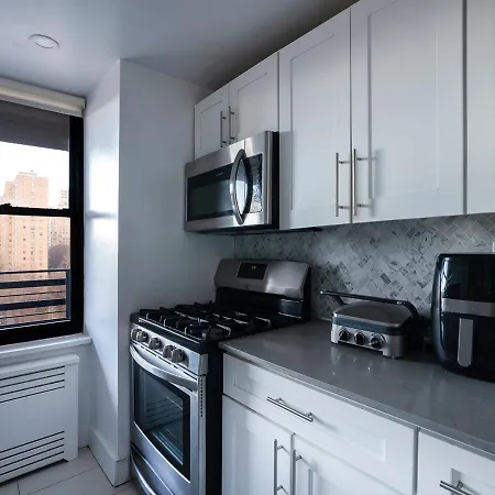 Apartment Excellent 3 Bed 1 Bath In Mid East