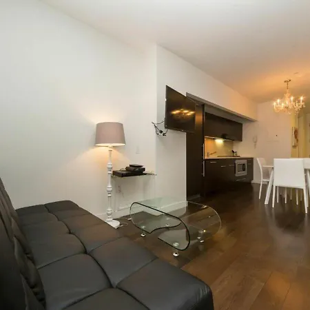 Two Bed In Mid West Apartment