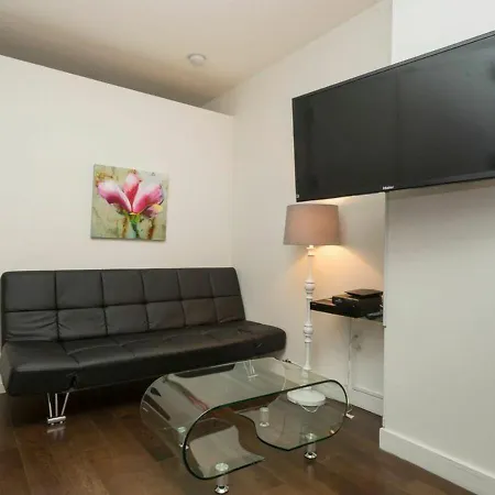 Two Bed In Mid West Apartment New York