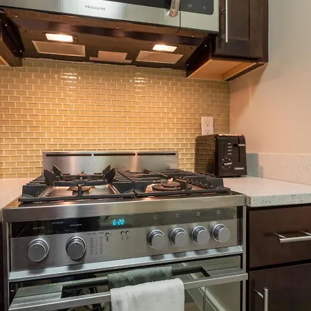 Apartment Excellent Studio At Ues *