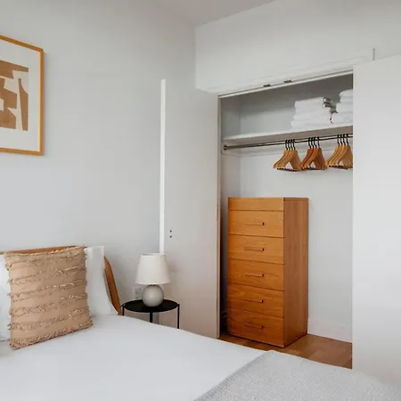Apartment Midtown West 2br W Gym Wd Nr Green Space Nyc-1310 *