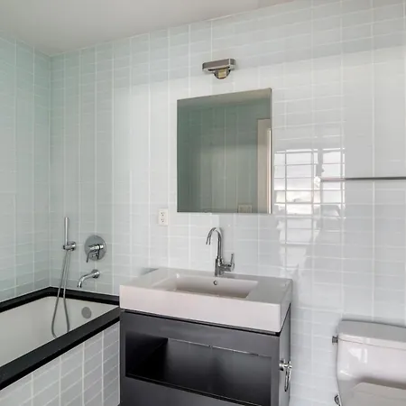 Apartment Midtown West 2br W Gym Wd Nr Green Space Nyc-1310 *