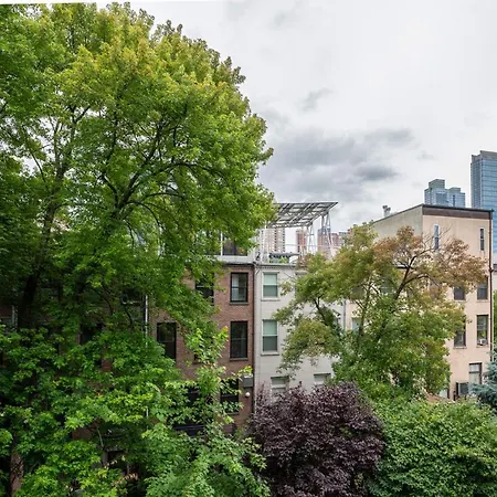 444-2e Modern 2br Hell's Kitchen Apartment