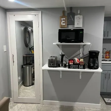 A Cozy 1 Bedroom Apartment *