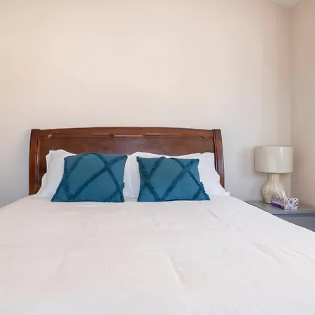 Cozy Private 1 In Flushing *