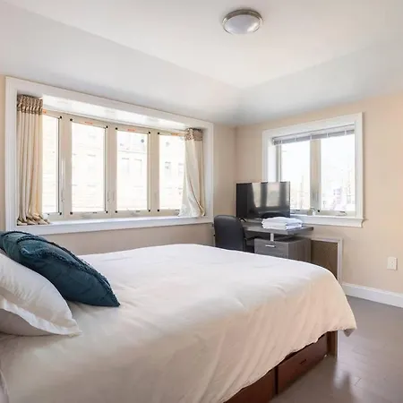 Cozy Private 1 In Flushing