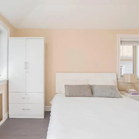 Cozy Private 2 In Flushing New York