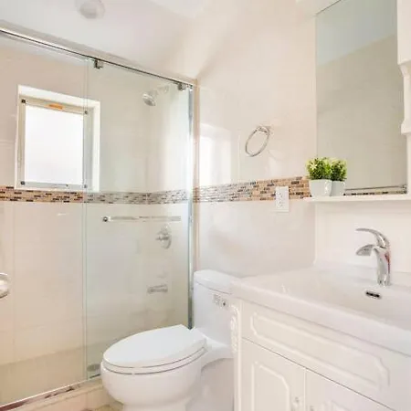 Cozy Private 2 In Flushing * New York