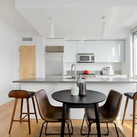 Midtown W 2br W Gym Pools Wd Doorman Nyc-360 Apartment New York