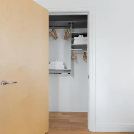 Midtown W 2br W Gym Pools Wd Doorman Nyc-360