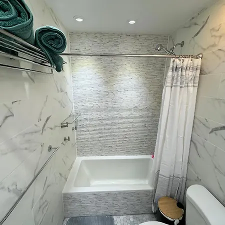 The Waltham Private & Bathroom John F Kennedy Jfk Lga Airport Manhattan Penn Station Bullet-train 15 Min 3*