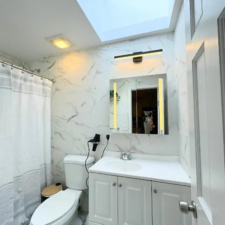 The Waltham Private & Bathroom John F Kennedy Jfk Lga Airport Manhattan Penn Station Bullet-train 15 Min Guest house 3*