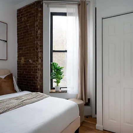 153-1g Newly Renovated 2br Lower East Side Apartment New York