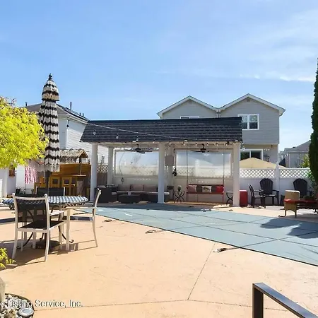 Like In Nyc W/5 Bedrooms And Pool Holiday home New York