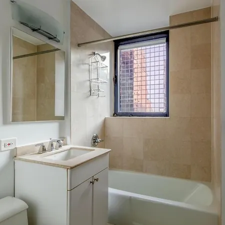 Midtown 2br W Doorman Nr Theater District Nyc-1349 Apartment *