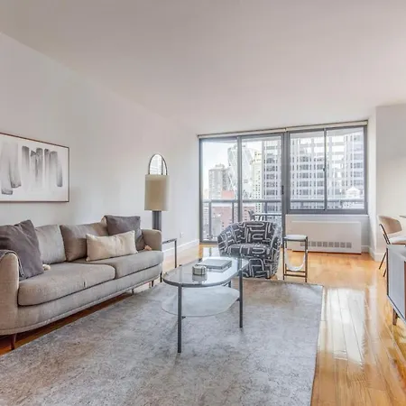 Midtown 2br W Doorman Nr Theater District Nyc-1349 *
