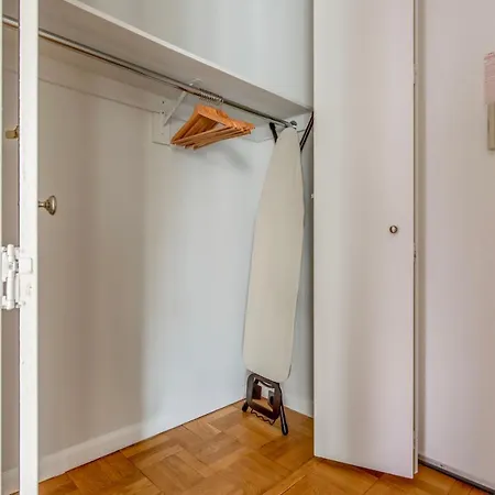 Midtown 1br W Elevator Gym Nr Times Square Nyc-1350 Apartment New York