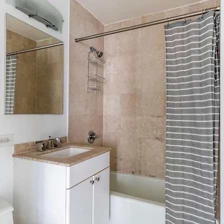 Midtown 1br W Elevator Gym Nr Times Square Nyc-1350 Apartment New York