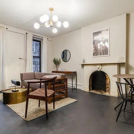 332: Hells Kitchen Apartment New York