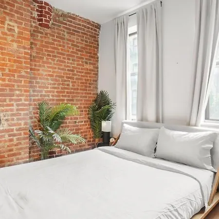223: Hells Kitchen Apartment *
