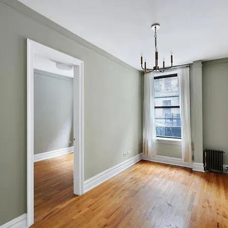 549: Upper West Side Apartment