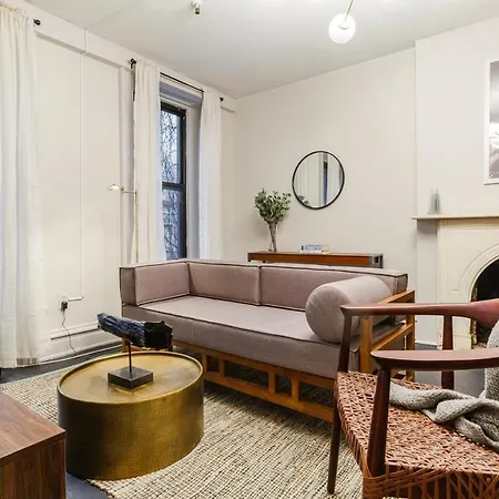 Apartment 332: Hells Kitchen New York