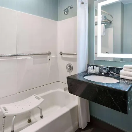 Ramada By Wyndham Bronx New York