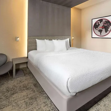 Hotel Ramada By Wyndham Bronx 3*