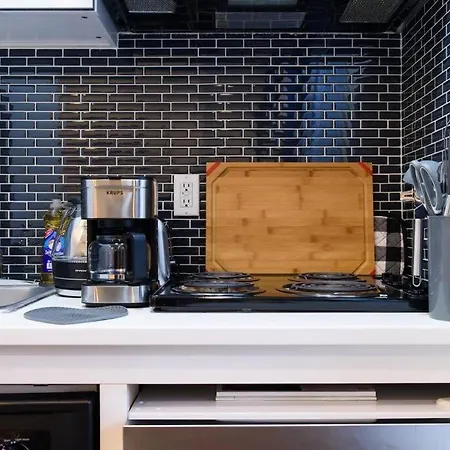 Apartment 69-4b Modern Lower East Side 1br Prime Location *