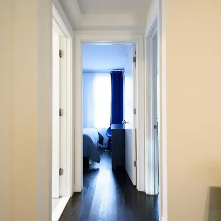 39-1 Renovated 3br Prime Midtown West Apartment