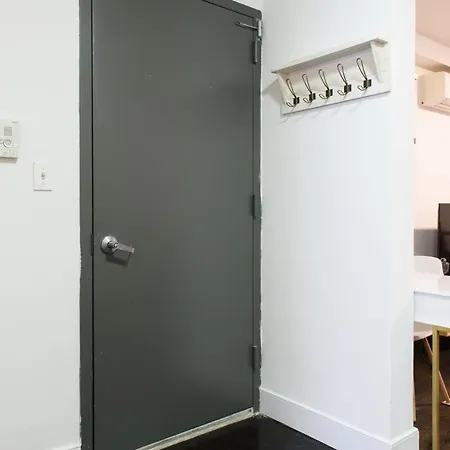 39-1 Renovated 3br Prime Midtown West
