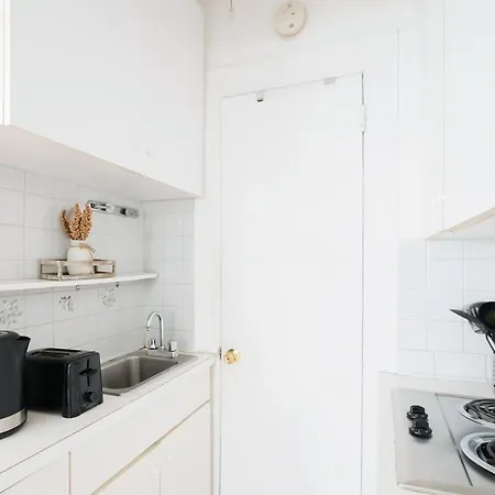 Apartment 11-4f Prime West Village Designer 1br *
