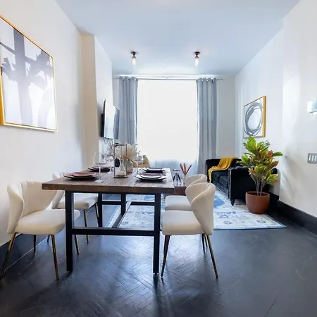 E10-1 Designer East Village Townhouse 1br New York