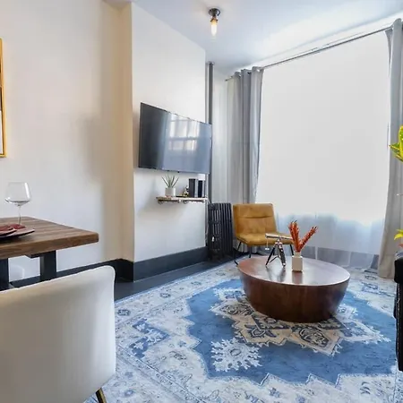 E10-1 Designer East Village Townhouse 1br Apartment New York