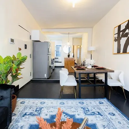 E10-1 Designer East Village Townhouse 1br Apartment New York