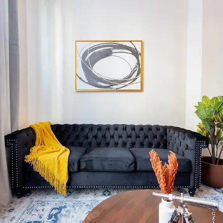 E10-1 Designer East Village Townhouse 1br New York