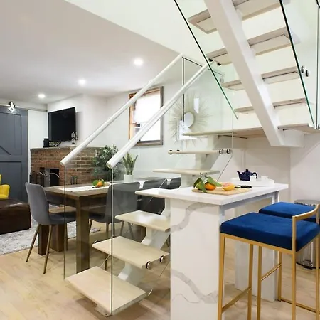 75-5d New Quality 3br Duplex W&d Elevator Apartment