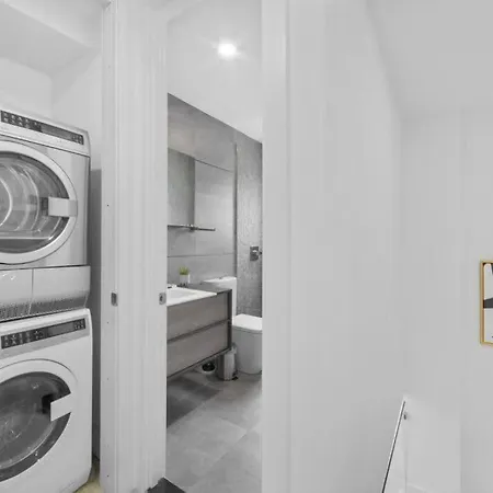 Apartment 75-5c 3br Luxury Duplex Brand New W&d Elevator