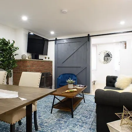 Apartment 75-5a Luxury 3br Duplex W D In Unit Elevator *
