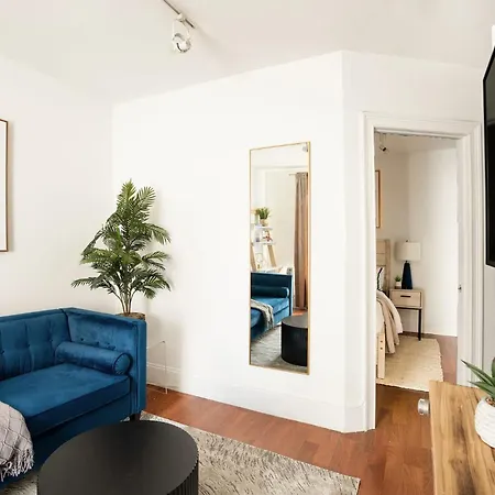 69-4d Trendy Lower East Side 1b Brand New New York