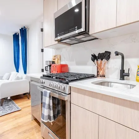 323-1 Specious 2br Williamsburg Apartment New York