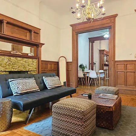 Entire Floor In A Charming Townhouse Homestay