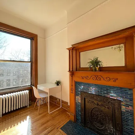 Large In Charming Townhouse Homestay New York