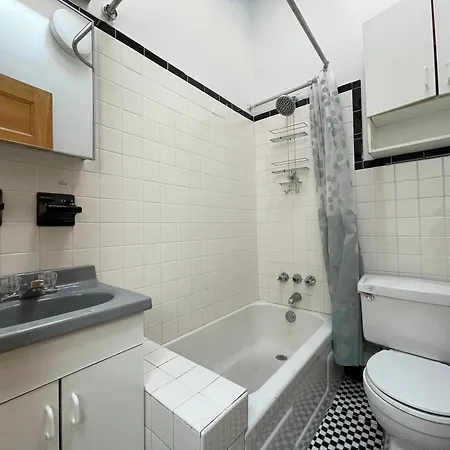 Large In Charming Townhouse Homestay